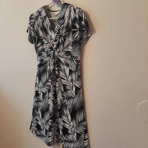 Northern Reflection dress. Large black and white short sleeve - Picture 8 of 13